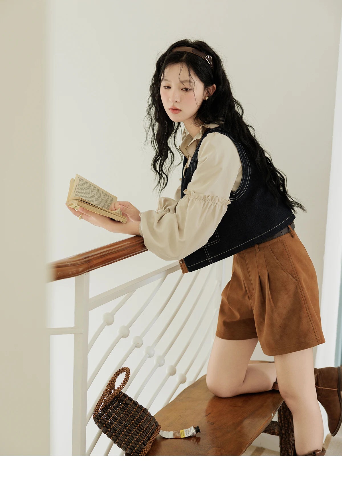 MISHOW Suede Shorts for Women Autumn 2024 High Waist A-line Slim Wide Leg Short Pants Solid Pleats Pants Side Pockets MXD44K0753