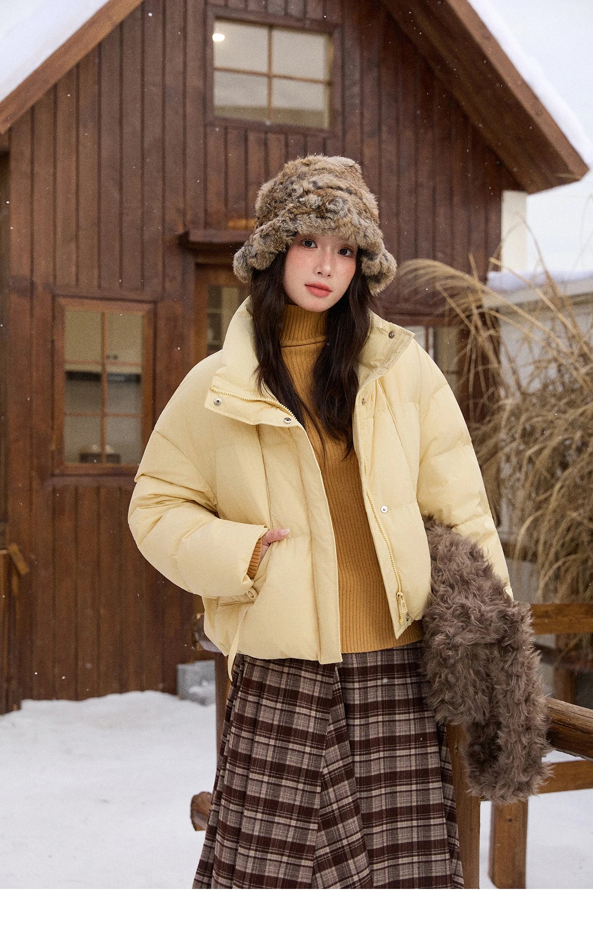 MISHOW Short Down Jacket Women 2025 Winter Fashion Blue Windproof White Duck Down Turn-down Collar Zippered Coat Warm MXE51Y0083