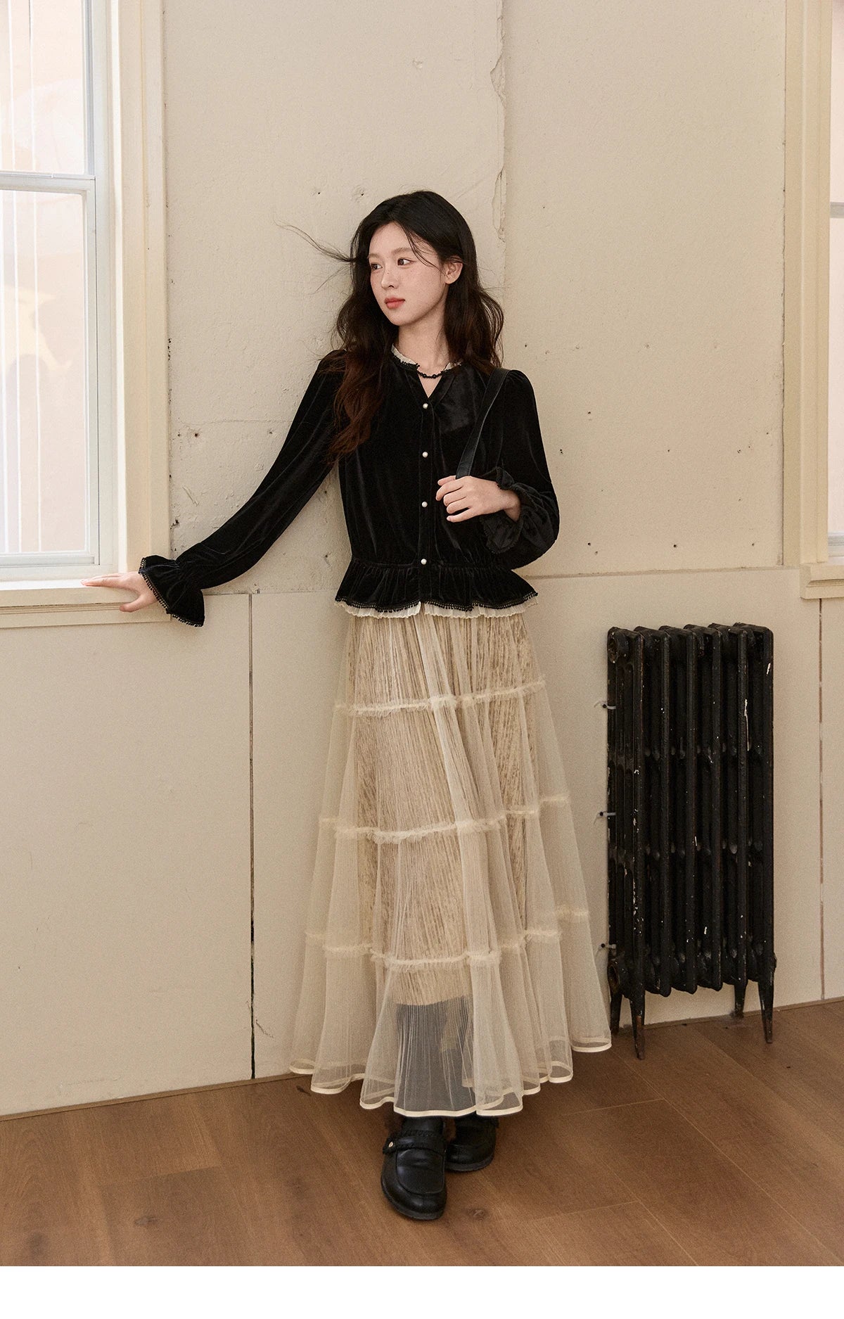 MISHOW Women's Black Velvet Shirts 2025 Winter Retro Splicing Lace Tops Ruffle Hem Pearl Button Puff Sleeve Shirt MXE94X2516