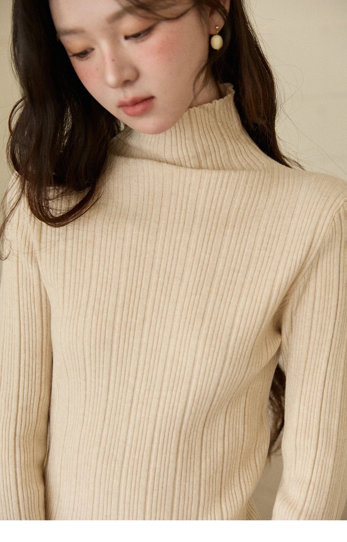 MISHOW Women's Long-sleeved Tops 2025 Winter Simple Solid Turtleneck Sweater Vertical Ribbed Slim Fit Casual Top MXE86Z2656
