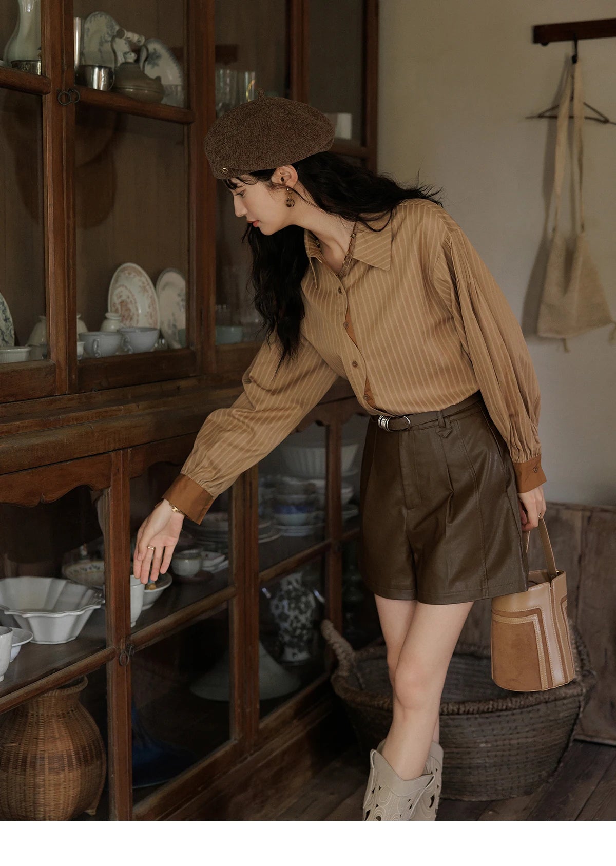 MISHOW Striped Casual Shirt for Women 2024 Autumn Retro Lapel Long Sleeve Top Contrasting Cuffs Shirts Office Lady MXD42C0301