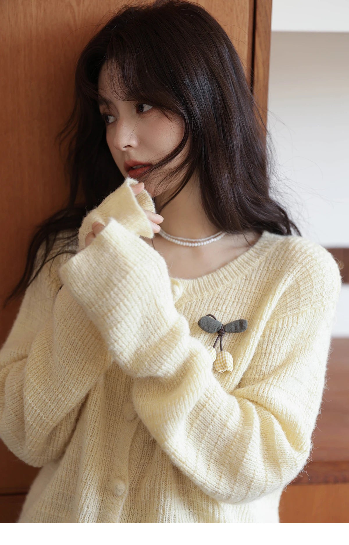 MISHOW Women's Knit Cardigan 2025 Autumn Elegant Camellia Brooch Round Neck Long-Sleeve Top Solid Commute Outerwear MXE44Z1390