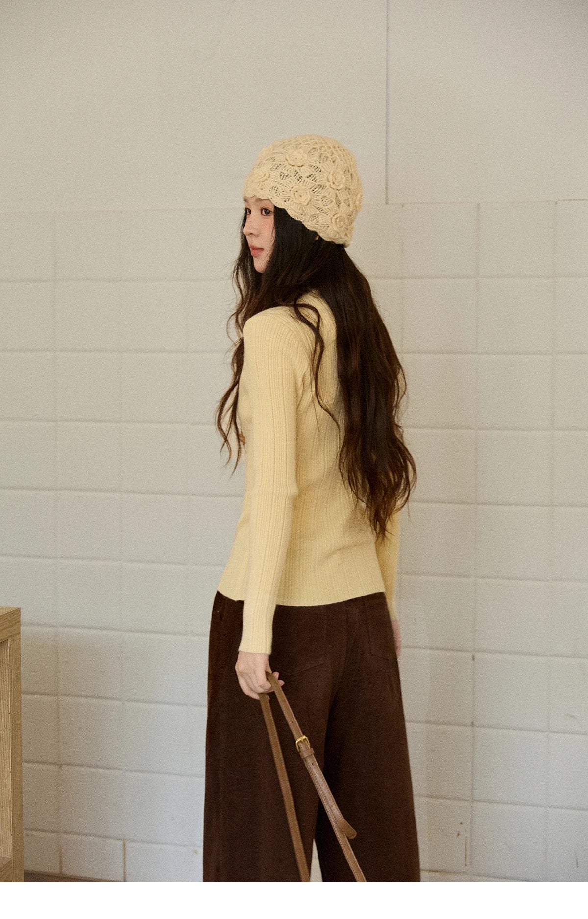 MISHOW Women's Long-sleeved Tops 2025 Winter Simple Solid Turtleneck Sweater Vertical Ribbed Slim Fit Casual Top MXE86Z2656