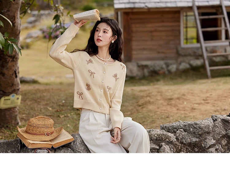 MISHOW Dog Bow Jacquard Knitted Sweater 2025 Spring Yellow Single Row Pearl Button Top Round Neck Elegant Sweaters MXE13Z1197