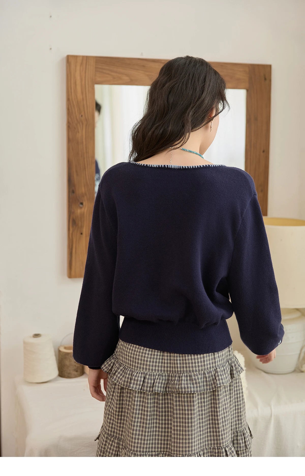 MISHOW Dark Blue Cardigan Women 2025 Autumn New French Vintage Embroidered Knit Cardigan Casual Round Neck Sweater MXE45Z1381