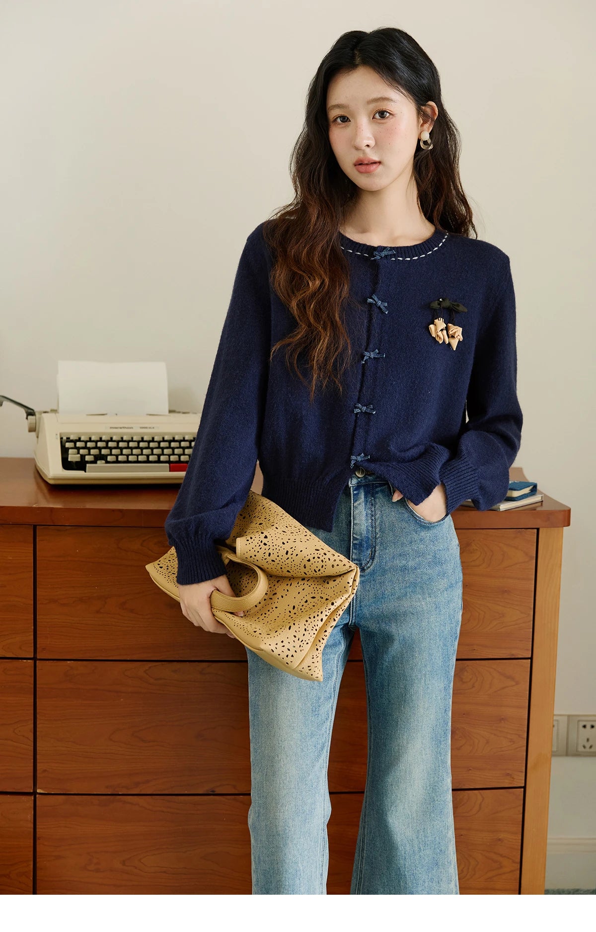 MISHOW Christmas Soft Knitted Cardigan Autumn Bow Placket Retro with Brooch Lantern Sleeve Sweaters O Neck Solid Top MXE45Z1377