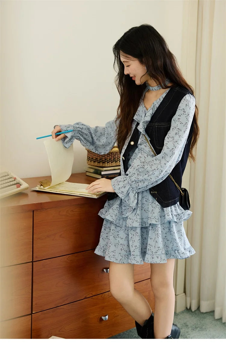 Mishow Blue Floral V-Neck Ruffled Puff Sleeve Dress MXE46L2517