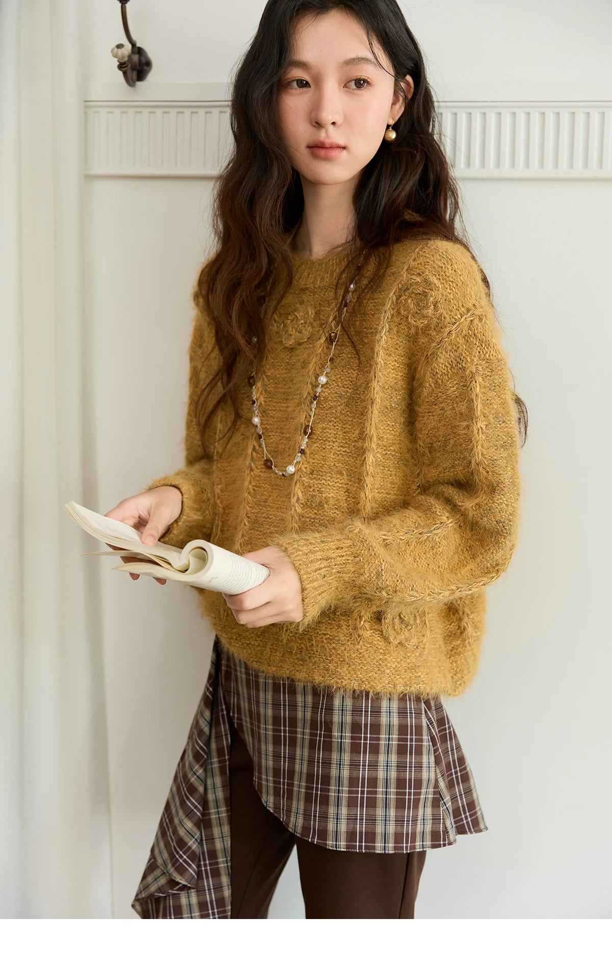 MISHOW Pretty Women's Sweaters  2025 Autumn Retro Yellow 3D Rose Embroidery Loose Casual Tops Long-sleeved Pullover  MXE47Z2563