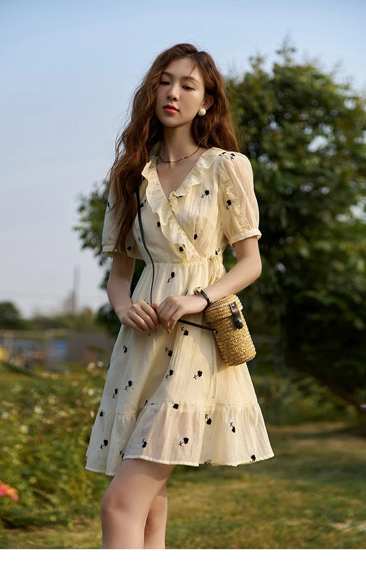 MISHOW Women's French Floral Dress 2025 Summer High Waist Puff Sleeve V-Neck Rufflle A-line Sweet Knee-Length Dresses MXC21L1282