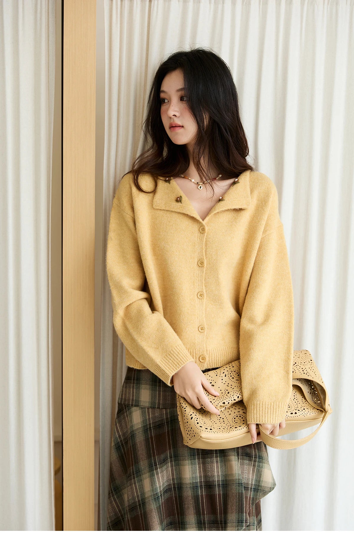 MISHOW Women's Autumn Cardigan 2025 Retro Yellow Handmade Flower Cardigan Turn-down Collar Knitted Commute Cardigan MXE47Z2591