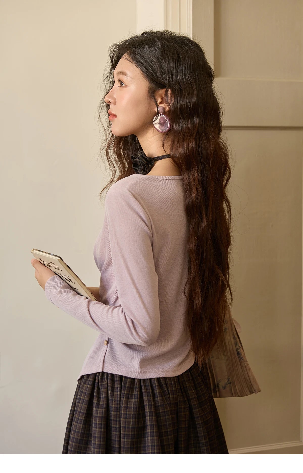 MISHOW Two-color Cross-strap Knitted Top for Women 2025 Autumn Winter New Classic Round Neck Slim Long Sleeves Top MXE43Z1344