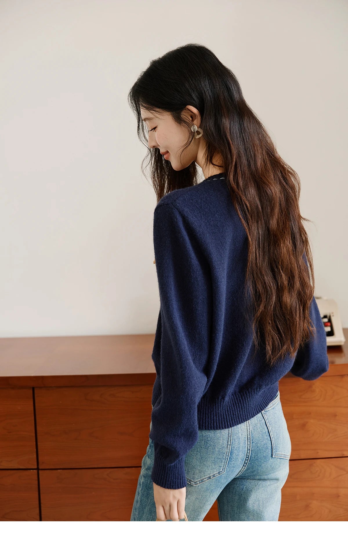 MISHOW Christmas Soft Knitted Cardigan Autumn Bow Placket Retro with Brooch Lantern Sleeve Sweaters O Neck Solid Top MXE45Z1377