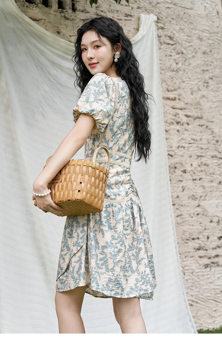 MISHOW French Vintage V-neck Dress 2024 Summer Waist Bubble Sleeve Slim Dress Fragmented Flower Splicing Lace Dresses MXD24L1730