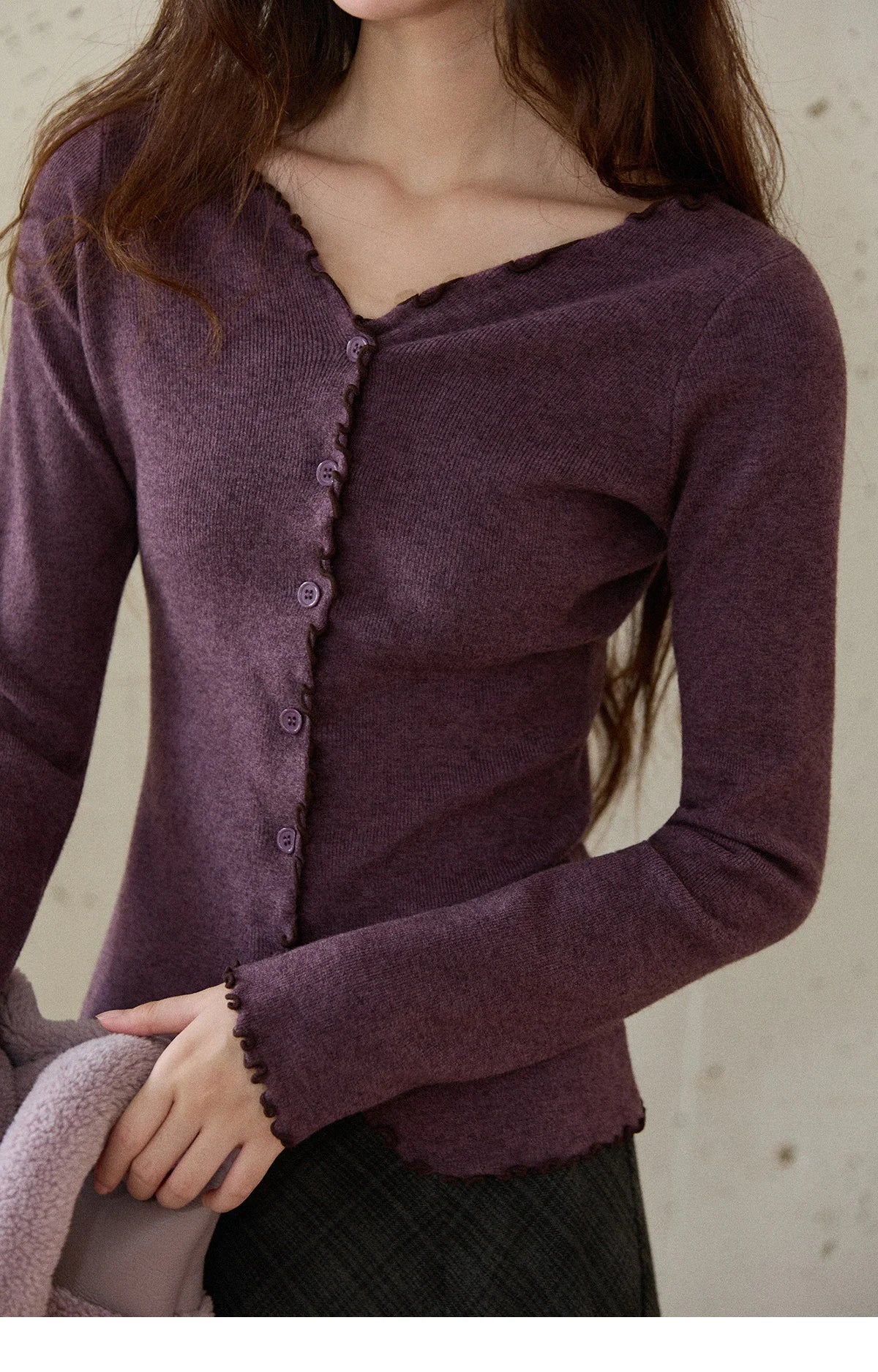 MISHOW New Ruffled Edge Knitted Pullovers for Woman 2025 Retro Slim V-neck Ribbon Knit Top Cmfortable Winter Clothes MXE86Z2728