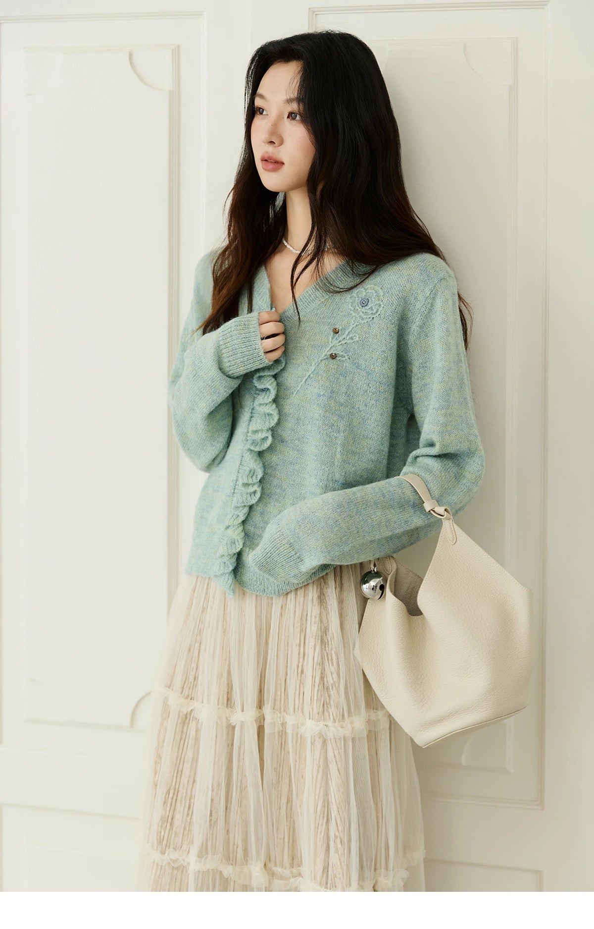 MISHOW Knitted Cardigan Women 2025 Autumn French Style Flower Embroidered V-neck Cardigan Luxury Long-sleeved Top MXE47Z2498