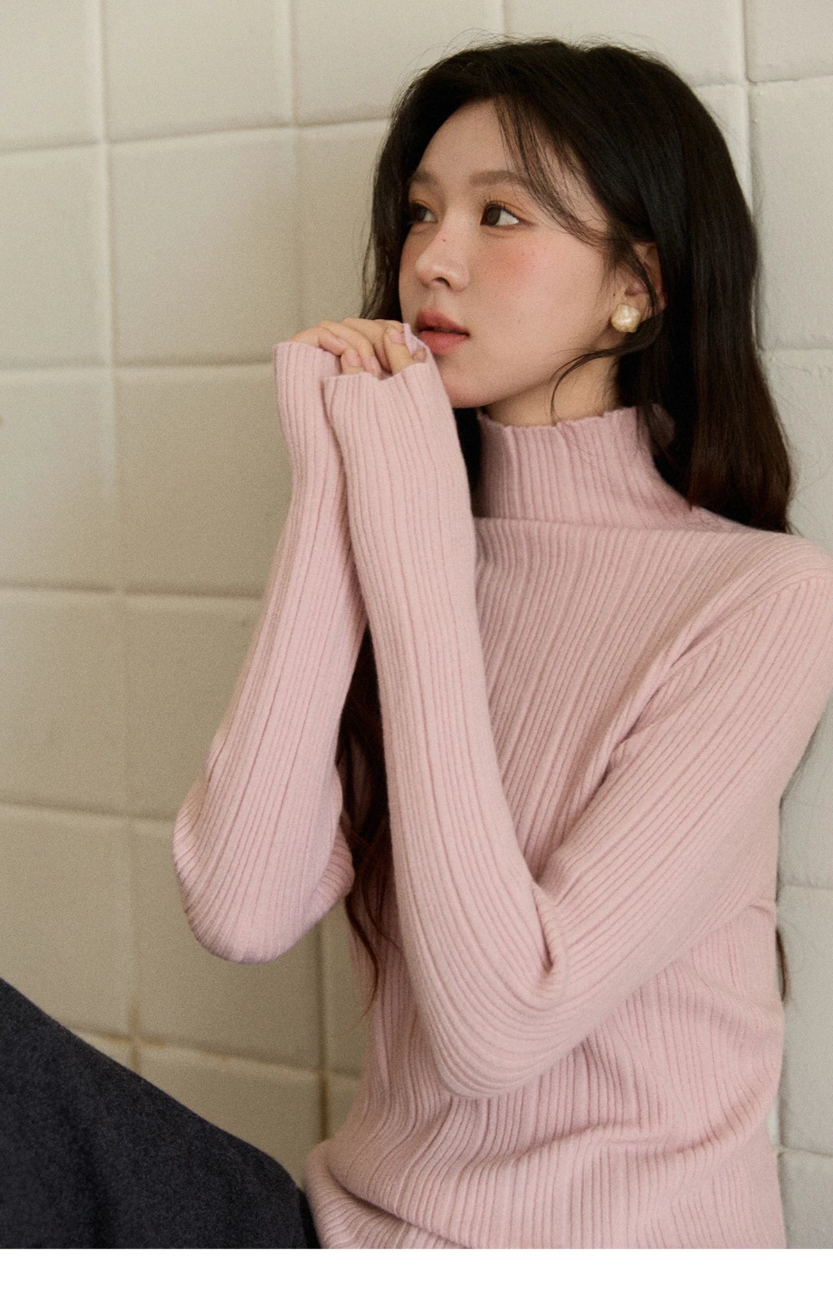 MISHOW Women's Long-sleeved Tops 2025 Winter Simple Solid Turtleneck Sweater Vertical Ribbed Slim Fit Casual Top MXE86Z2656