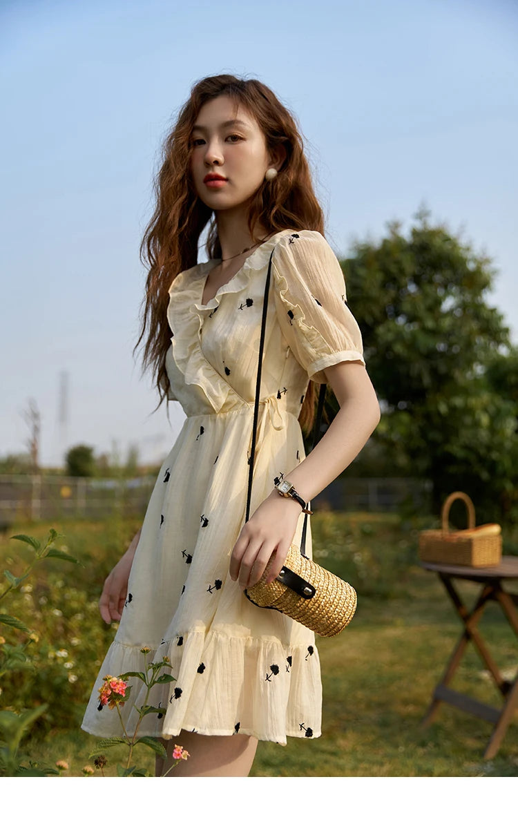 MISHOW Women's French Floral Dress 2025 Summer High Waist Puff Sleeve V-Neck Rufflle A-line Sweet Knee-Length Dresses MXC21L1282