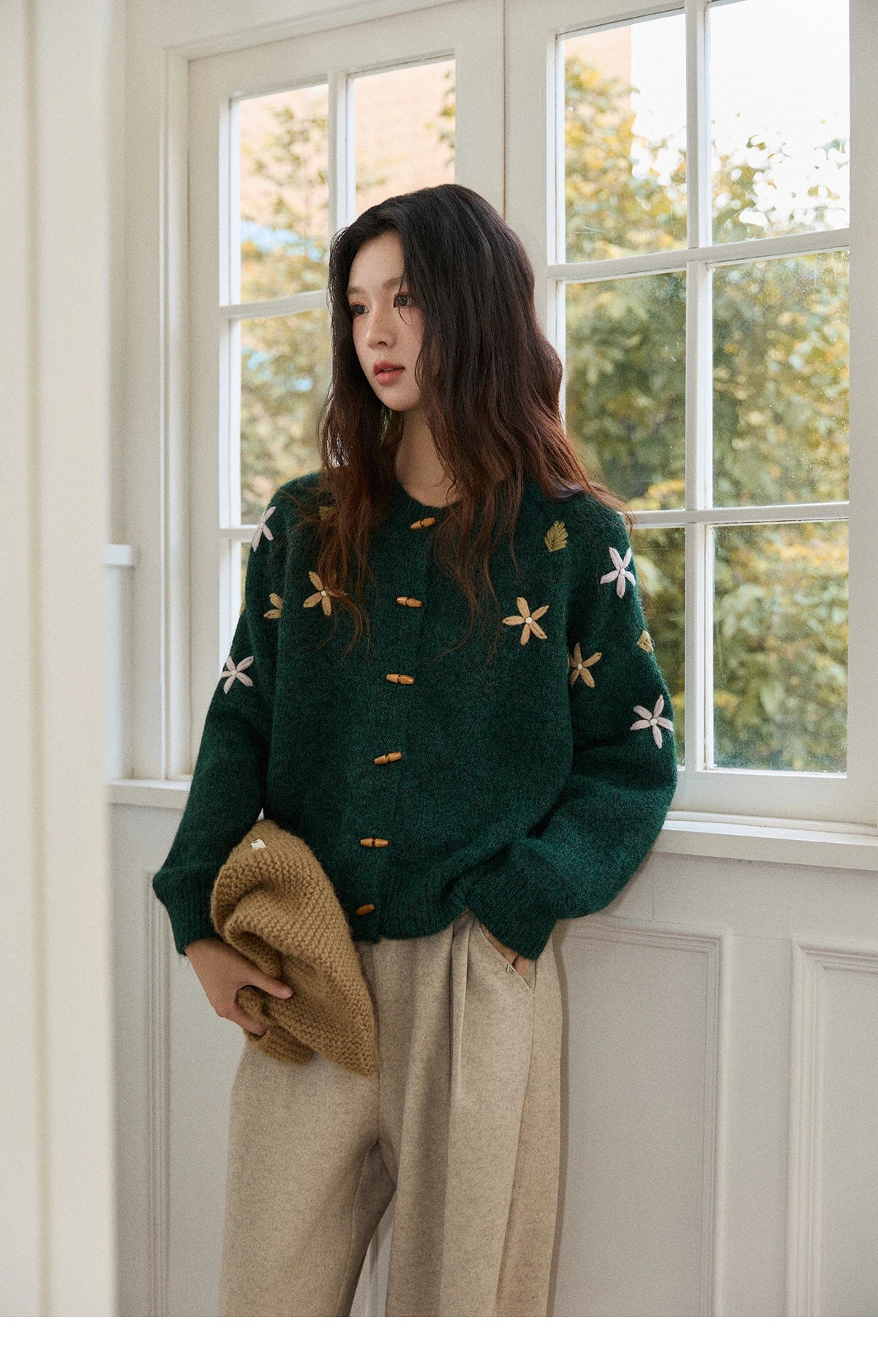 MISHOW Women's Winter Cardigan 2025 New Retro Flower Embroidery Green Knitted Cardigan Casual Long-sleeved Tops MXE86Z2729