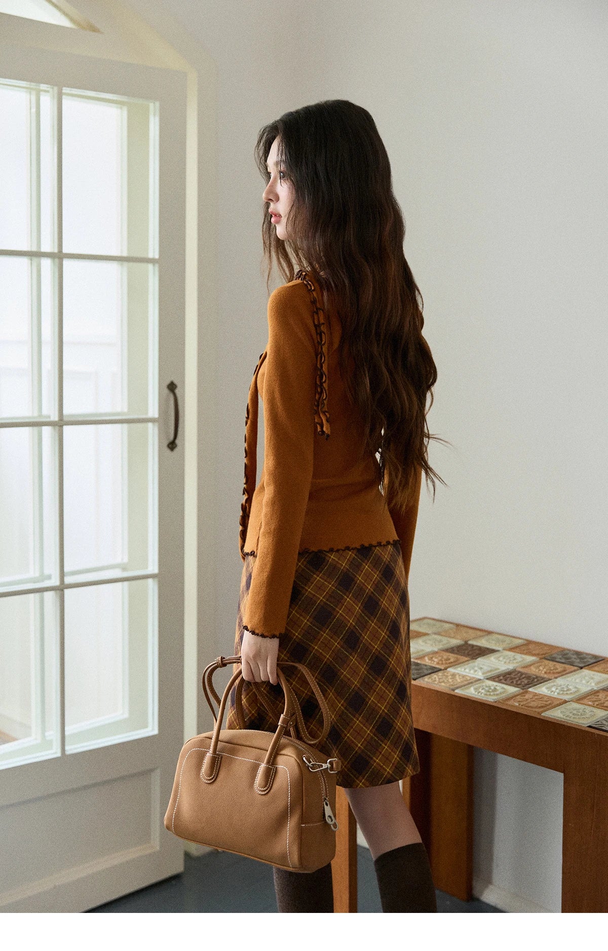 MISHOW New Ruffled Edge Knitted Pullovers for Woman 2025 Retro Slim V-neck Ribbon Knit Top Cmfortable Winter Clothes MXE86Z2728