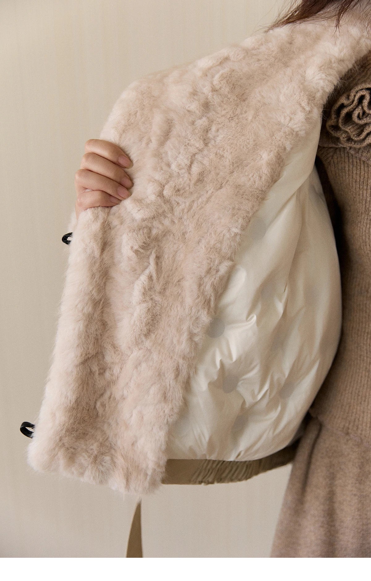 MISHOW Women's Parka Down Jacket Winter Large Lapel Fur Collar Horn Button Coat Thick Warm Loose Padded Outerwear MXE94W1046