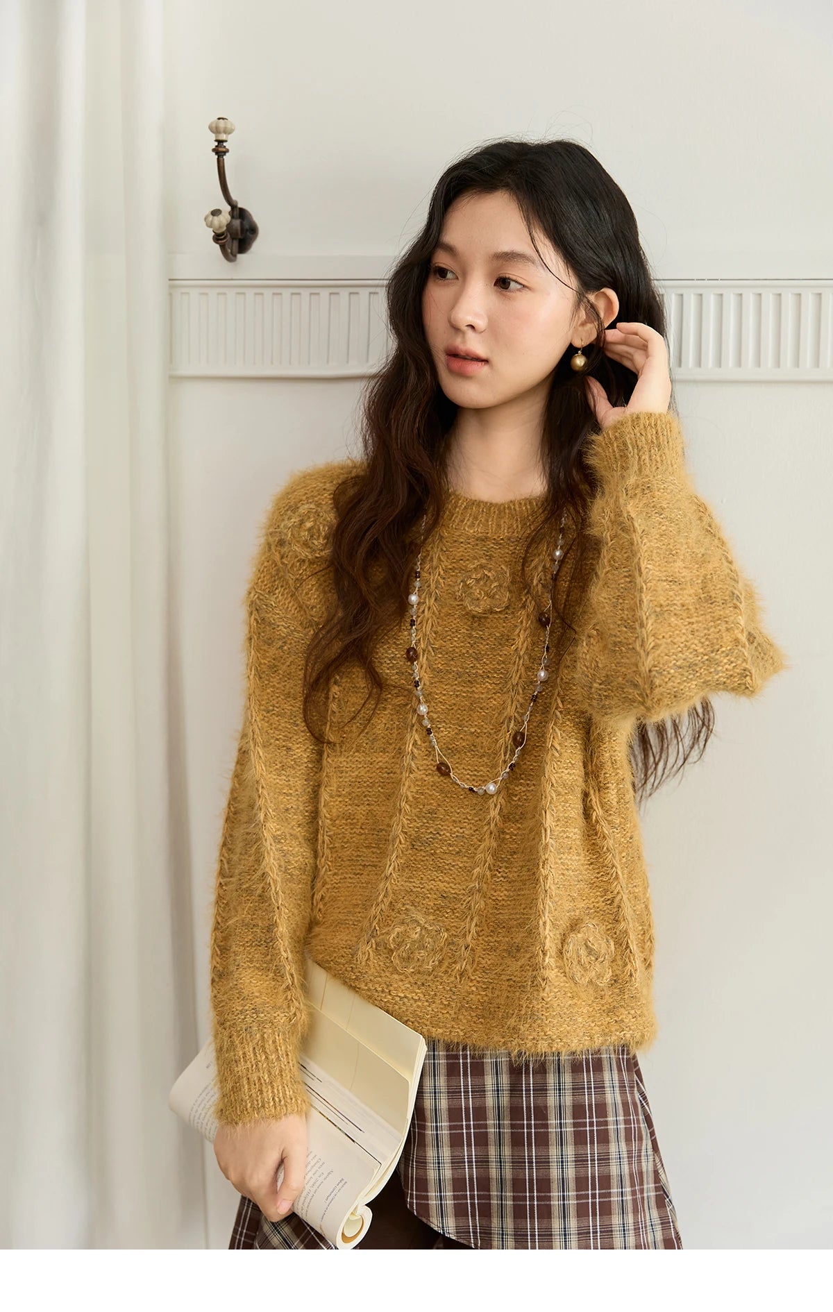 MISHOW Pretty Women's Sweaters  2025 Autumn Retro Yellow 3D Rose Embroidery Loose Casual Tops Long-sleeved Pullover  MXE47Z2563