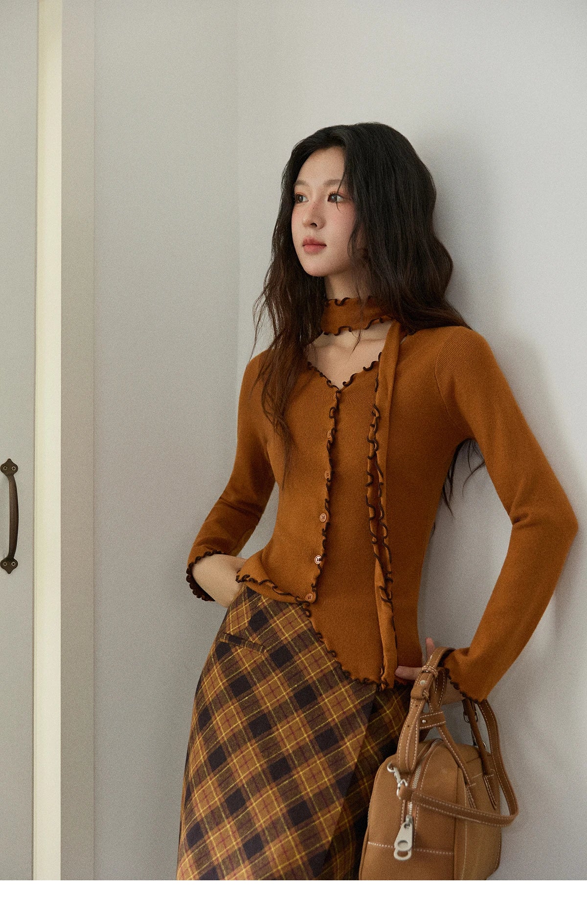 MISHOW New Ruffled Edge Knitted Pullovers for Woman 2025 Retro Slim V-neck Ribbon Knit Top Cmfortable Winter Clothes MXE86Z2728