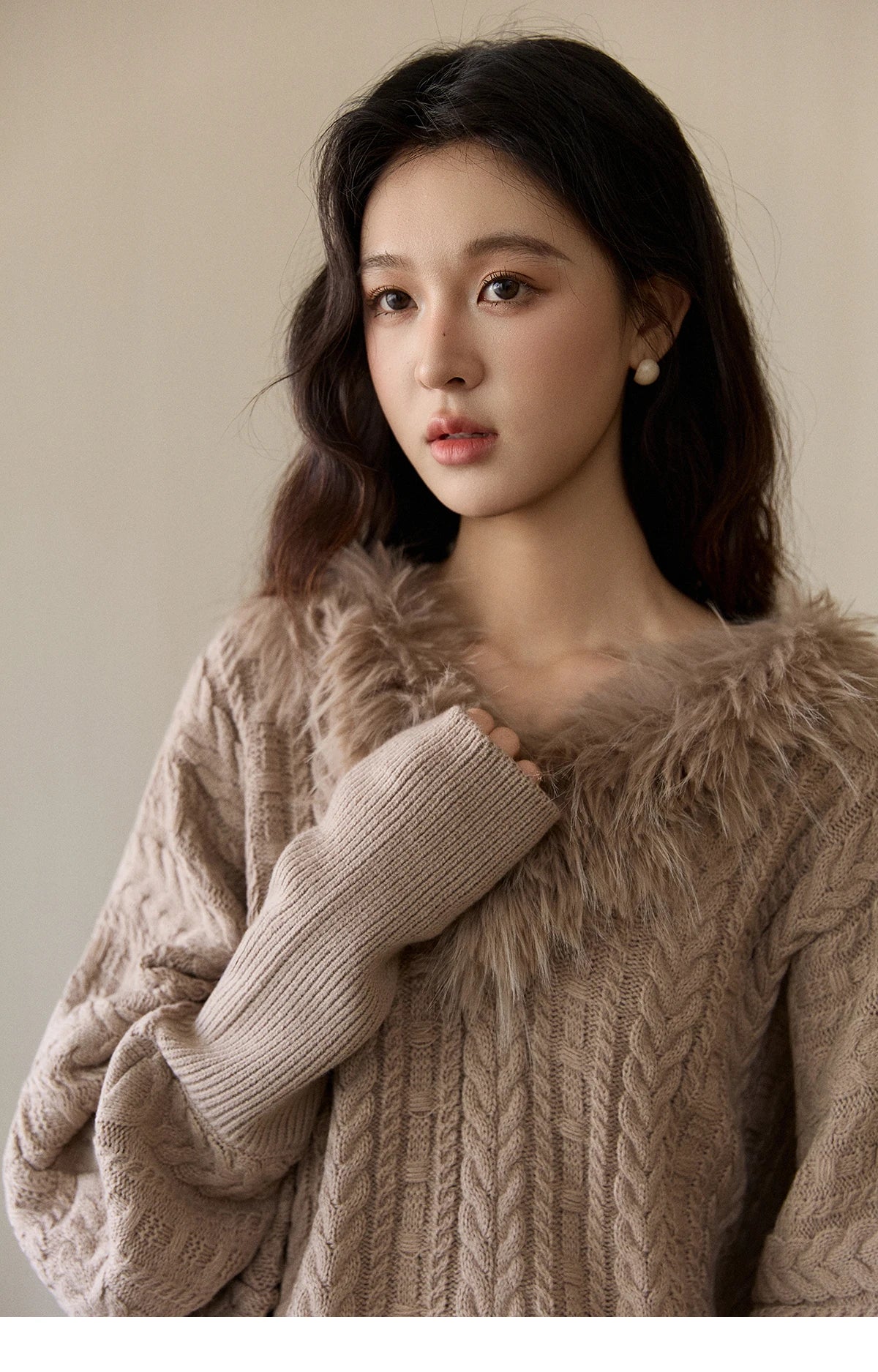 MISHOW Women's Batwing Sleeve KnittedSweater 2025 Winter Faux Fur Collar Cable Knit Puff Sleeve Warm Pullover Tops MXE94Z2985