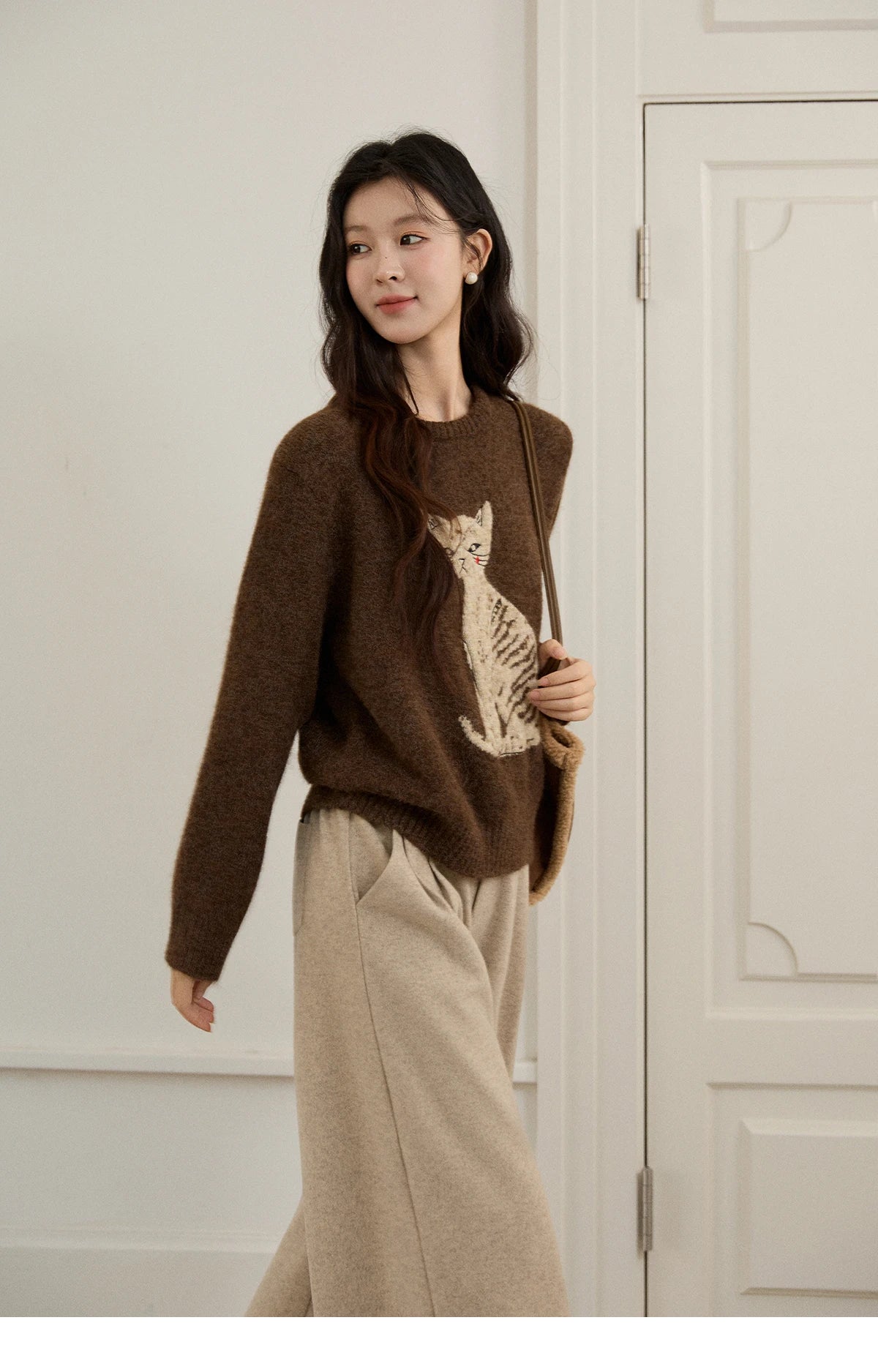 MISHOW Women's Brown Knitted Sweater 2025 Autumn Winter Cat Pattern Jacquard Crew Neck Sweaters Loose Pullover Tops MXE94Z2991