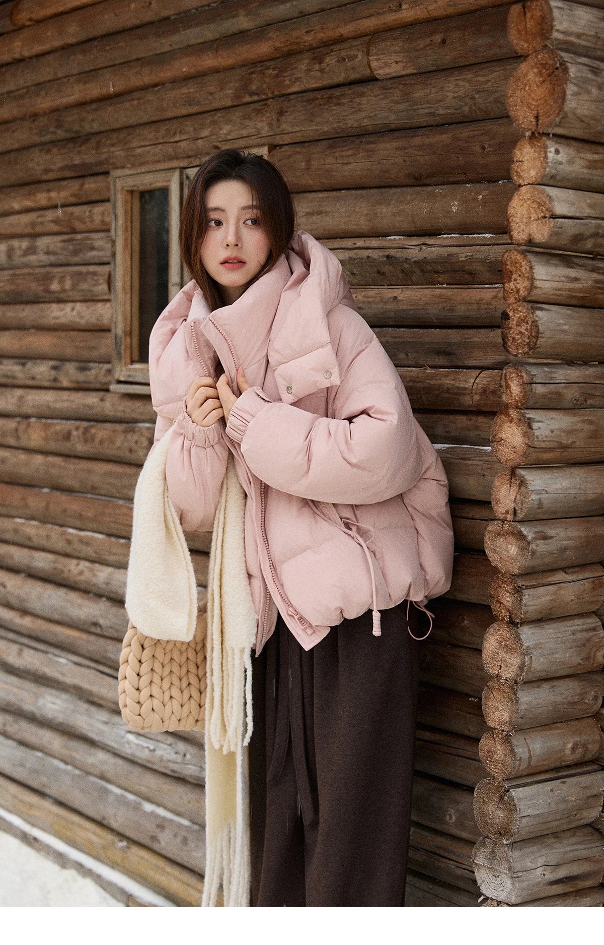 MISHOW Women's Lightweight Padded Jacket 2025 Winter 90%White Duck Down Puffer Jacket Hooded Warm Short Down Jacket MXE51Y0078