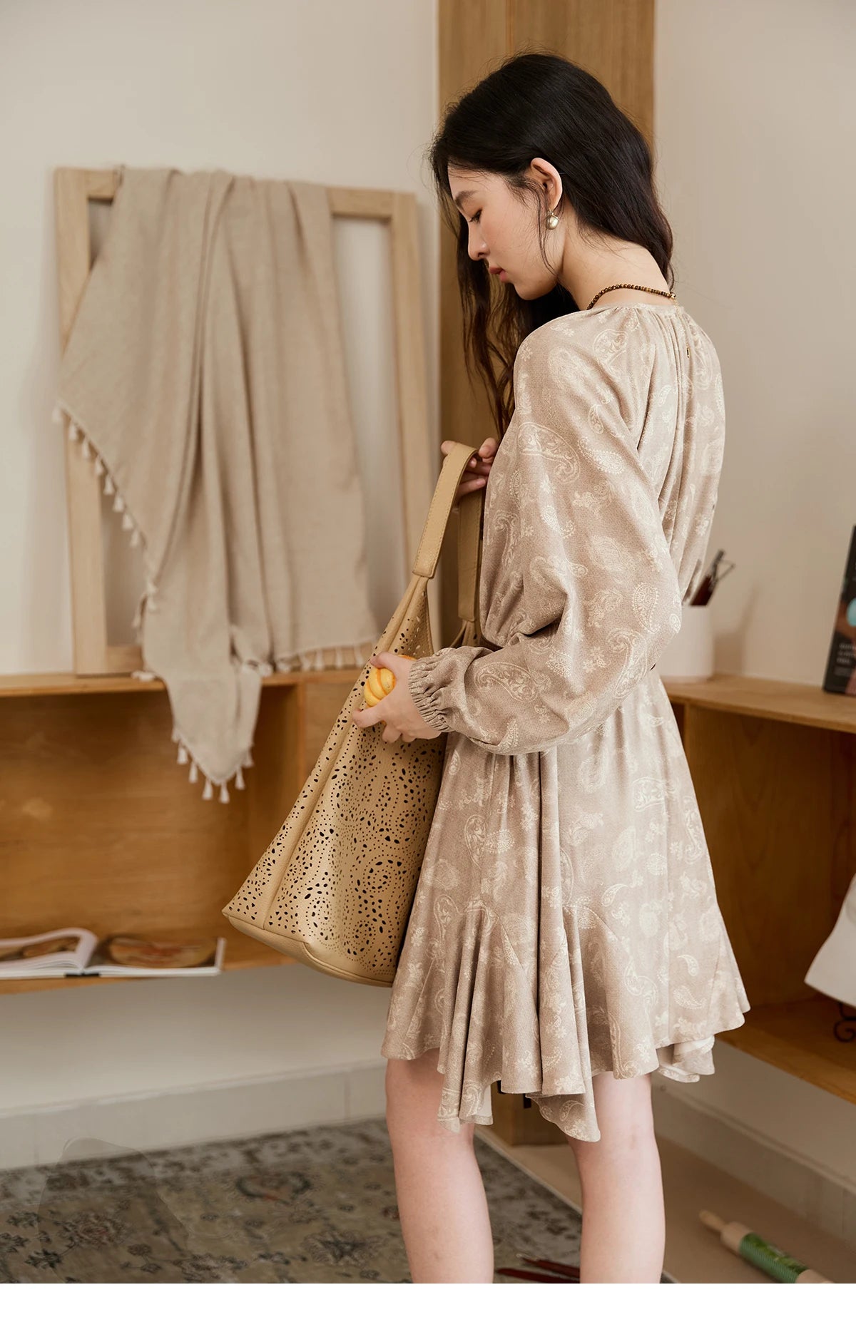 MISHOW Cashew Flower Dress Woman 2025 Autumn Retro Waist Irregular Hem Mid-length Dress Commuter Long Sleeves Dress MXE48L2513