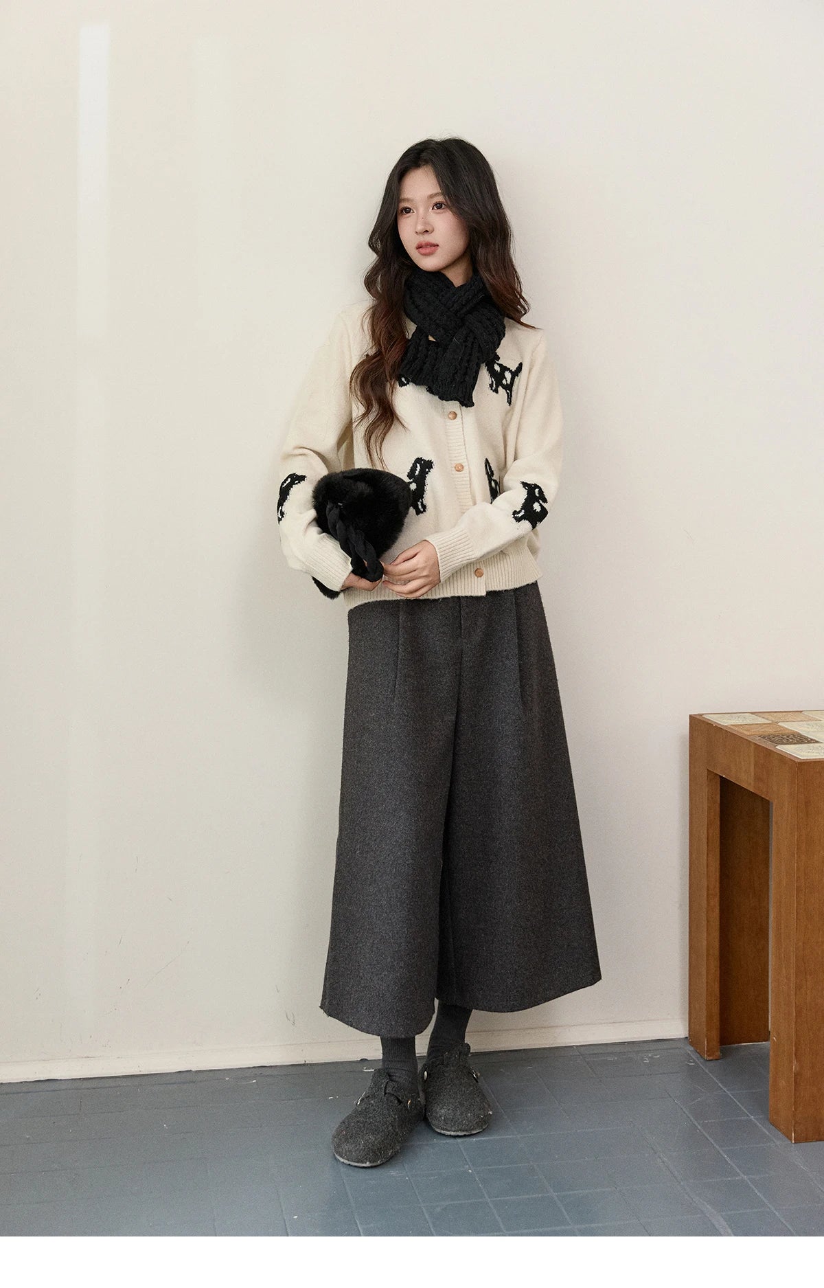 MISHOW Women's Puppy Jacquard Knit Cardigan 2025 Winter Single-breasted Crew Neck Top Warm Loose Sweaters Office Lady MXE93Z2950