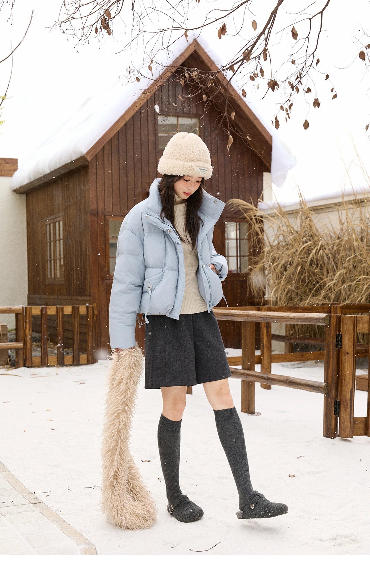 MISHOW Short Down Jacket Women 2025 Winter Fashion Blue Windproof White Duck Down Turn-down Collar Zippered Coat Warm MXE51Y0083