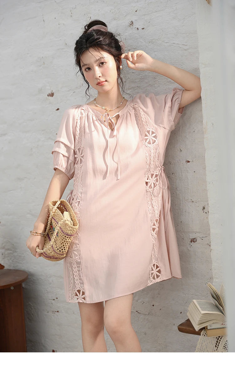 MISHOW Vacation Tea Break Sweet Dress 2024 Summer French Temperament Hollowed Out Dresses Embroidered Lace-up Dress MXD30L1950