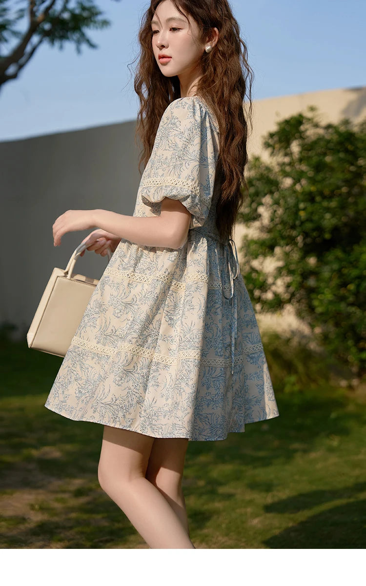 MISHOW Square Collar Blue Floral Dress 2023 Summer French Retro Puff Sleeve Lace Doll Sweet Loose Knee-Length Dresses MXC38L1520