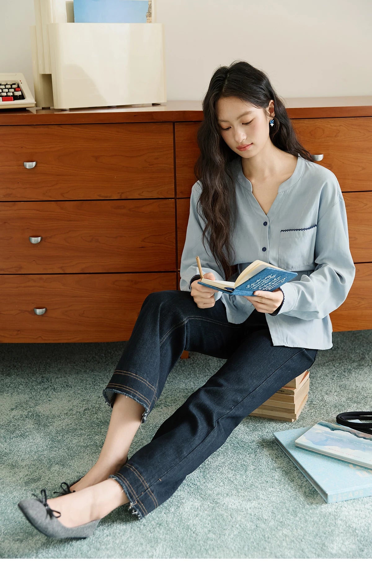 MISHOW Women's Haze Blue Peach Skin Velvet Shirt Autumn 2025 Contrast Color Design Waist Shirts Commute Versatile Top MXE47X2497