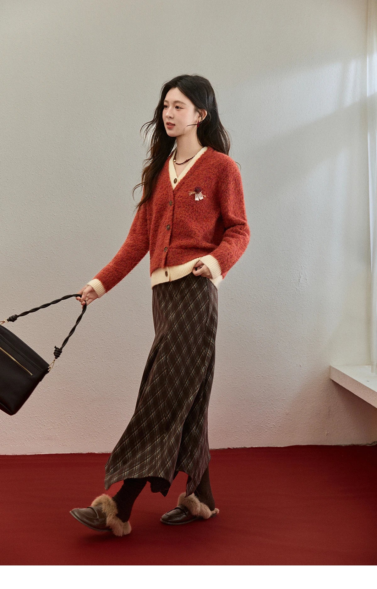 MISHOW Christmas Women’s Knitwear Cardigan Winter 2025 Faux Fur Tops V-neck Warm Sweater Fake Two Contrasting Sweater MXE91Z2777